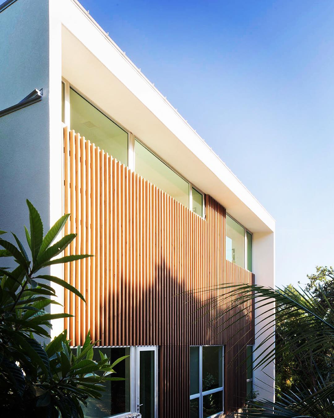Douglas Fir provides texture and warmth to this @webberstudio designed home. Built by @foursquarebuilders