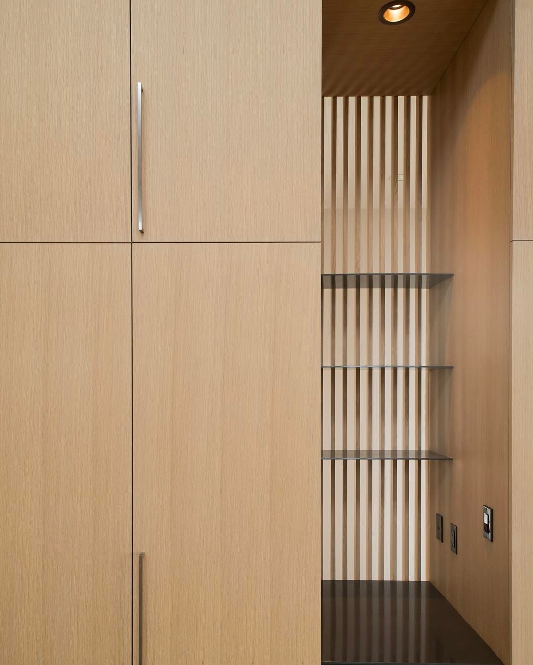 Sequenced and matched vertical grain white oak make for great cabinerty. Built by @foursquarebuilders Designed by @aparallel photo by @redpantsstudio
