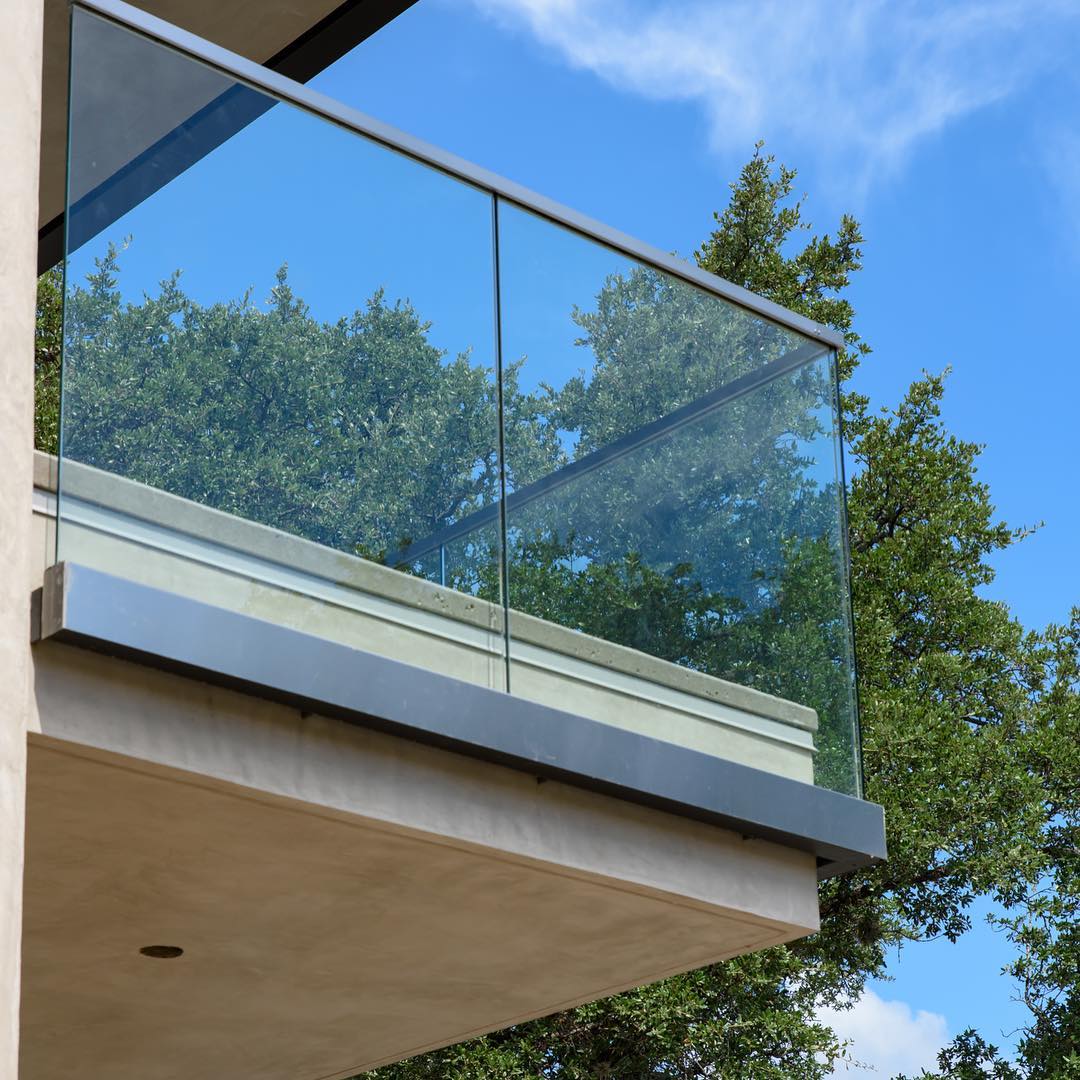 Glass railing provides uninterrupted views of Lake Travis. Built by @foursquarebuilders Designed by @dc_architecture Photo by @redpantsstudio