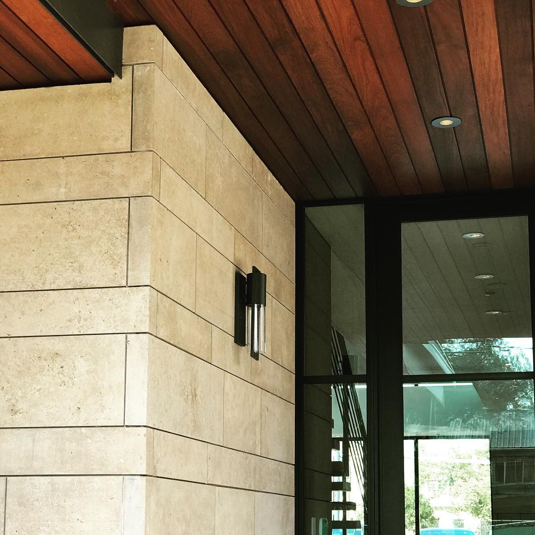 Who doesn’t love cinnamon lueders and Ipe soffits? Designed by @dc_architecture Built by @foursquarebuilders