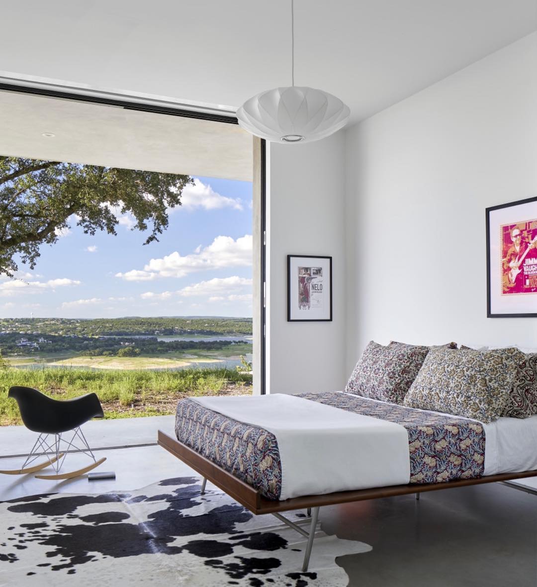 Rocking mid-century style overlooking the Texas Hill Country. That’s what our clients get to enjoy in their home Built by @foursquarebuilders Photo by @drorbaldingerphotographer Designed by @dc_architecture