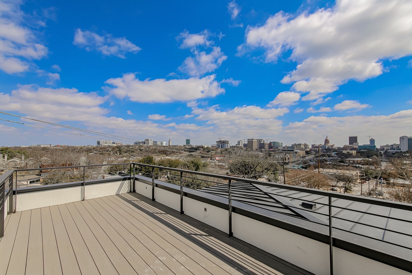 Just sittin' on top of the world! 🌎⁠
⁠
Take in the birds-eye view on this rooftop deck. ⁠
There's never a bad time to soak it all in.

📸@caseychap