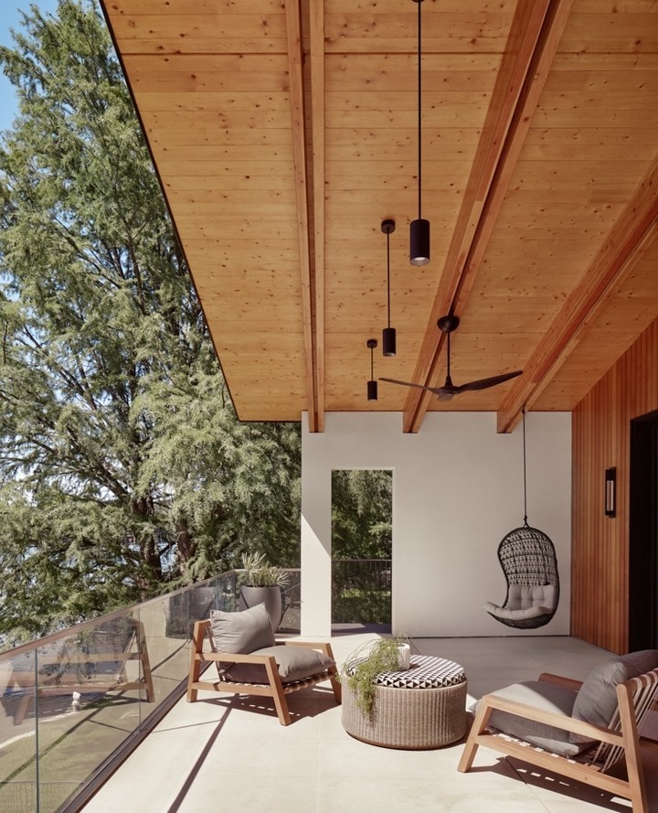 The perfect place for morning coffee, a yoga retreat, or an evening cocktail. Stay tuned to see the breathtaking views from this balcony. ⁠
⁠
Architect @breckstudio⁠
Designer @highcamphome⁠
⁠
⁠
⁠