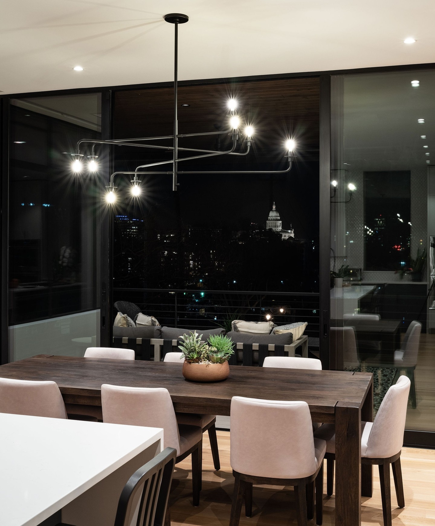 Dinner + City Views. ⁠
@dc_architechture⁠
⁠
⁠
⁠
⁠
⁠