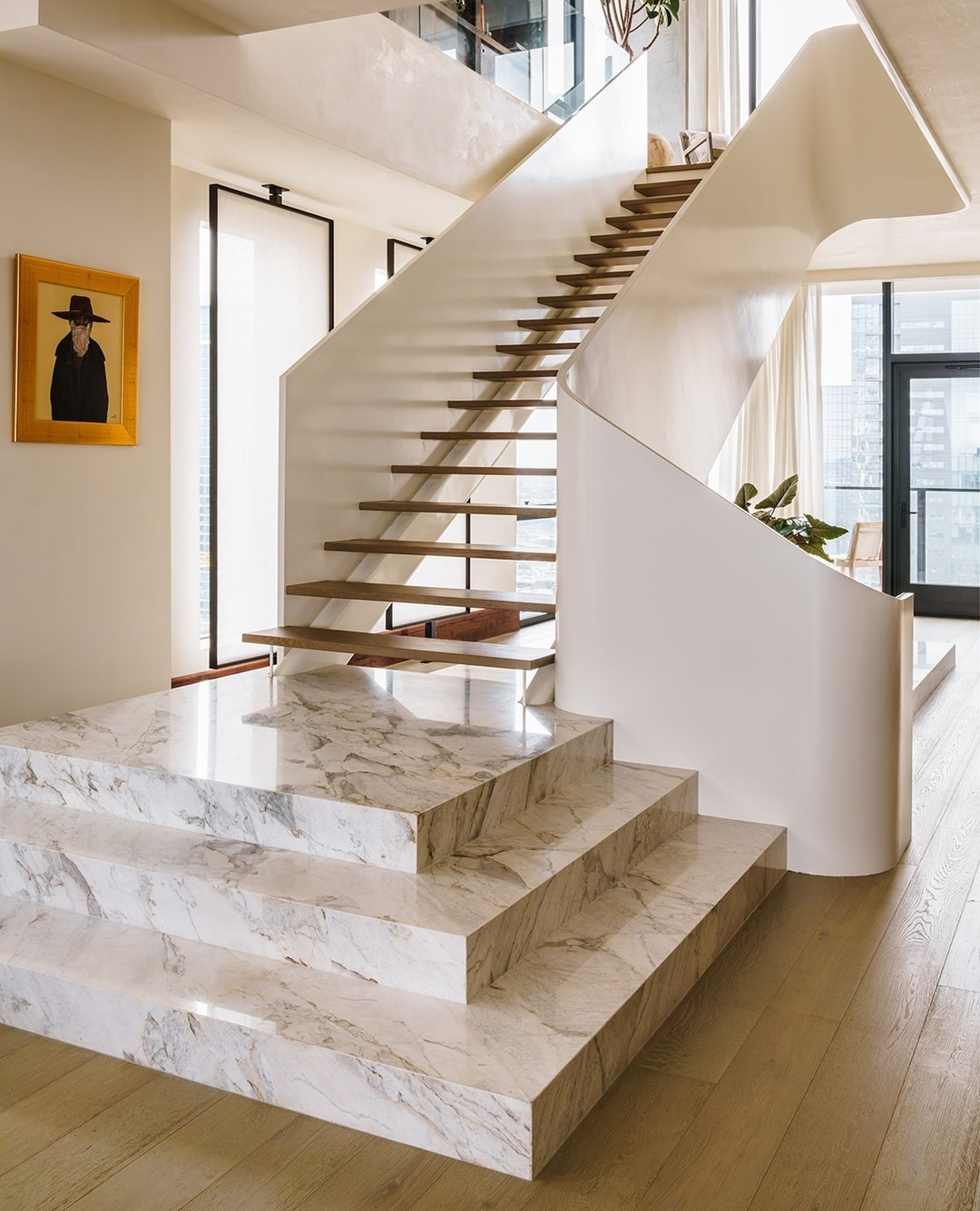 Simply stunning stairs.⁠
⁠
.⁠
.⁠
.⁠
⁠
Photography: @likeness_studio⁠
Interior: @studioagroup⁠
Architect: @systemdarchitecture⁠
⁠
⁠