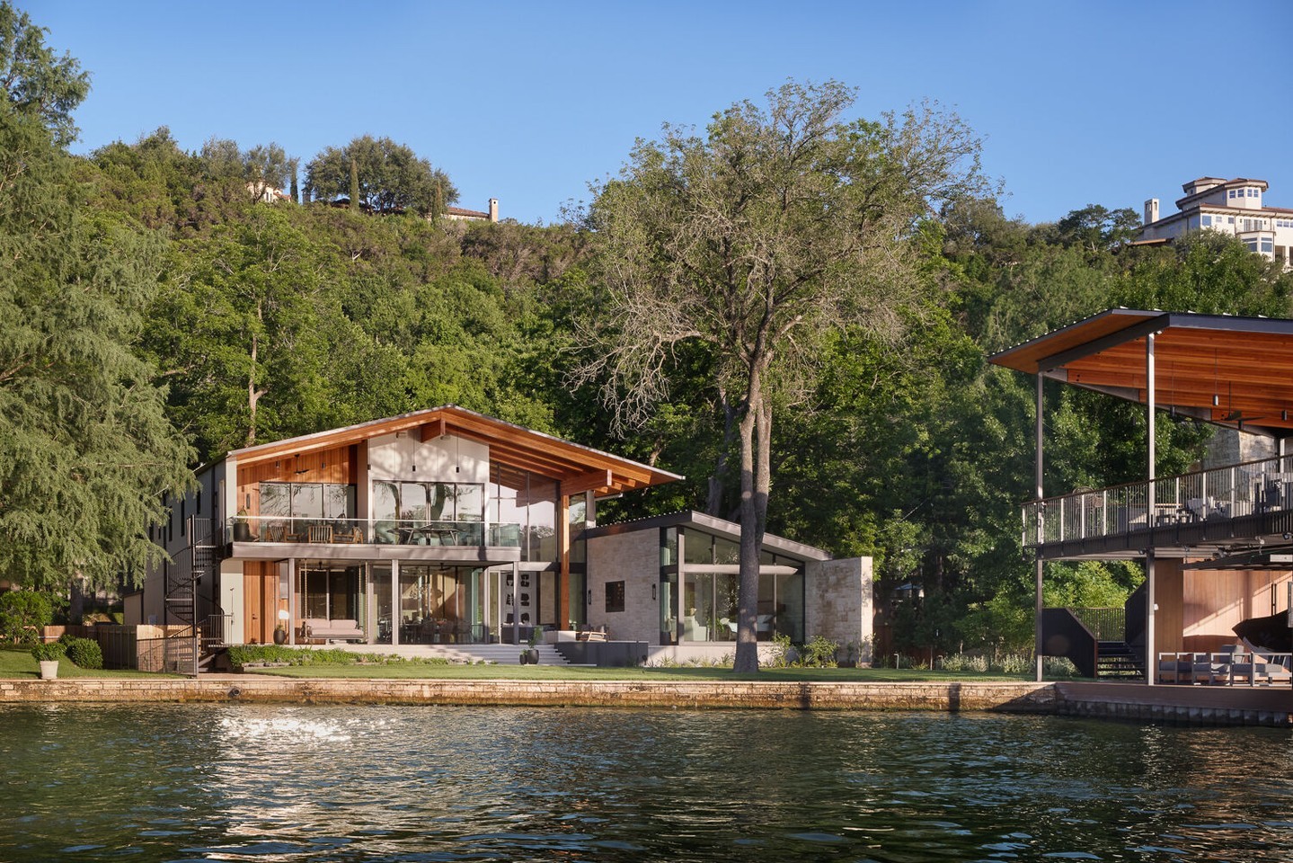 Aligning those CLT panels with the main timber frame was a satisfying challenge. Each connection had to be perfect since they're entirely exposed from the waterfront of beautiful Lake Austin.

Architect: @breckstudio