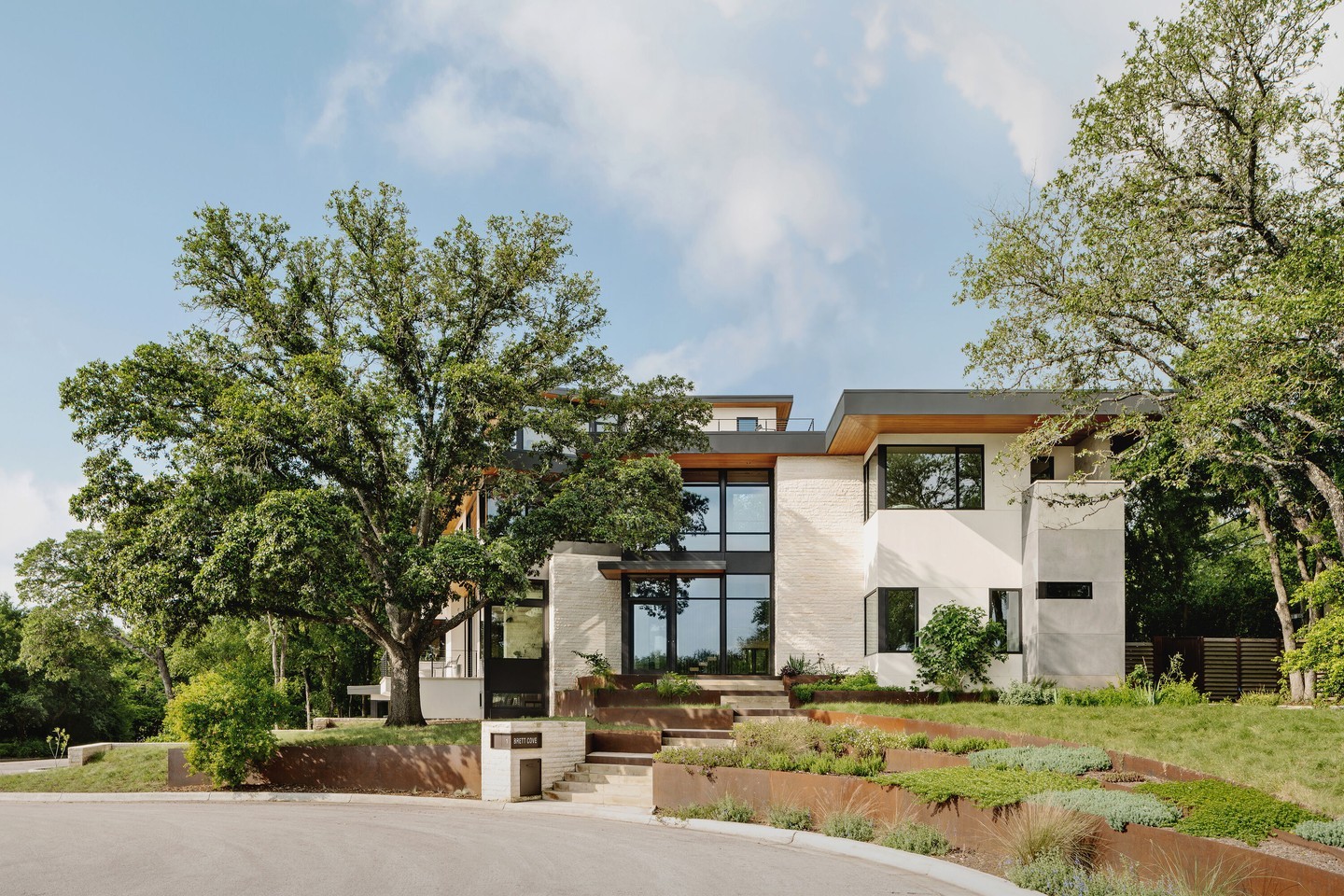 There's something special about reimagining a lot that's been loved for decades. Modern lines, yes, but we made sure this home feels like it's always belonged under these oaks.

Architect: @jchristopherarchitecture