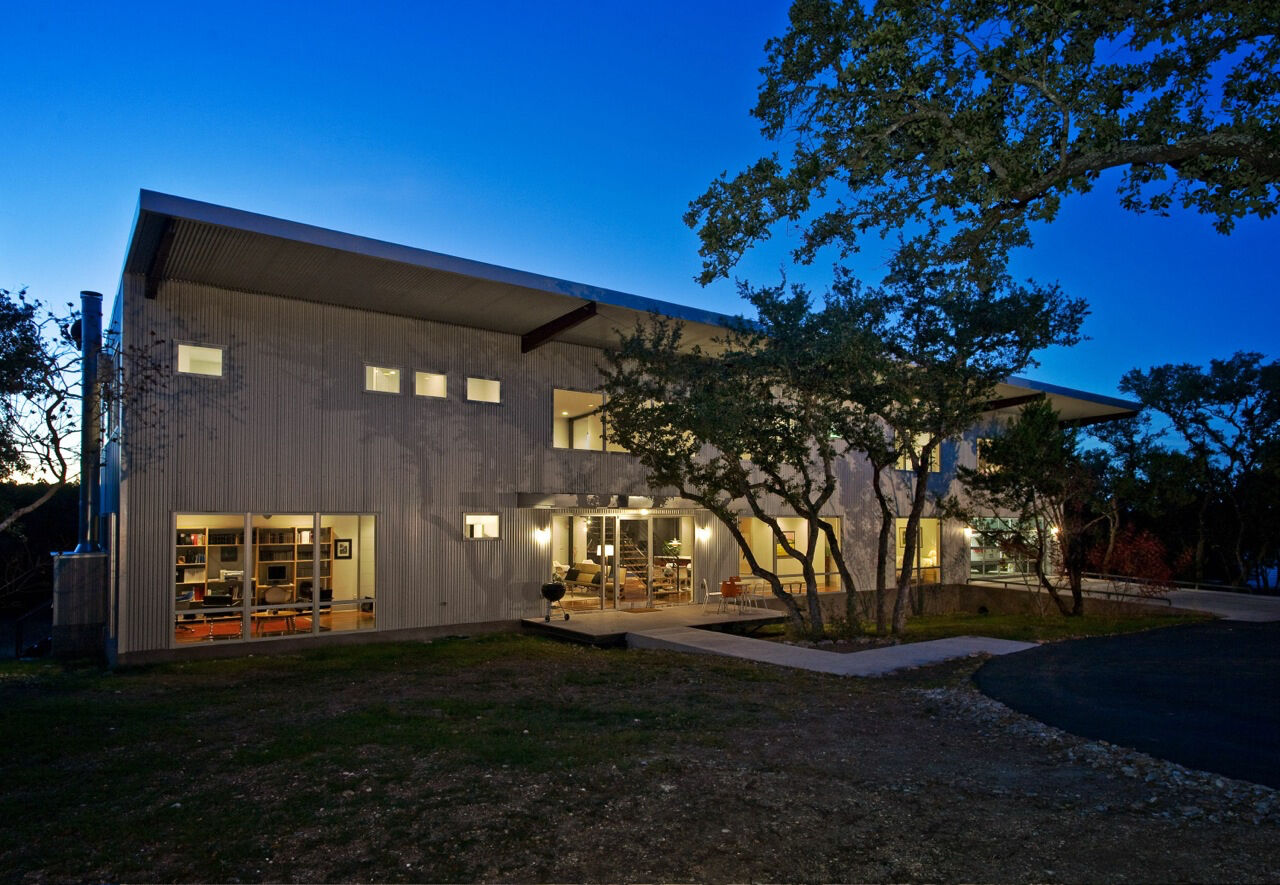 When building with pre-manufactured metal components, success is all in the details. Thoughtful coordination with all the wonderful designers and workers was key to achieving the sharp, clean exterior lines that define this project.

Architect: @webberstudio
Photography: Trey Hunter